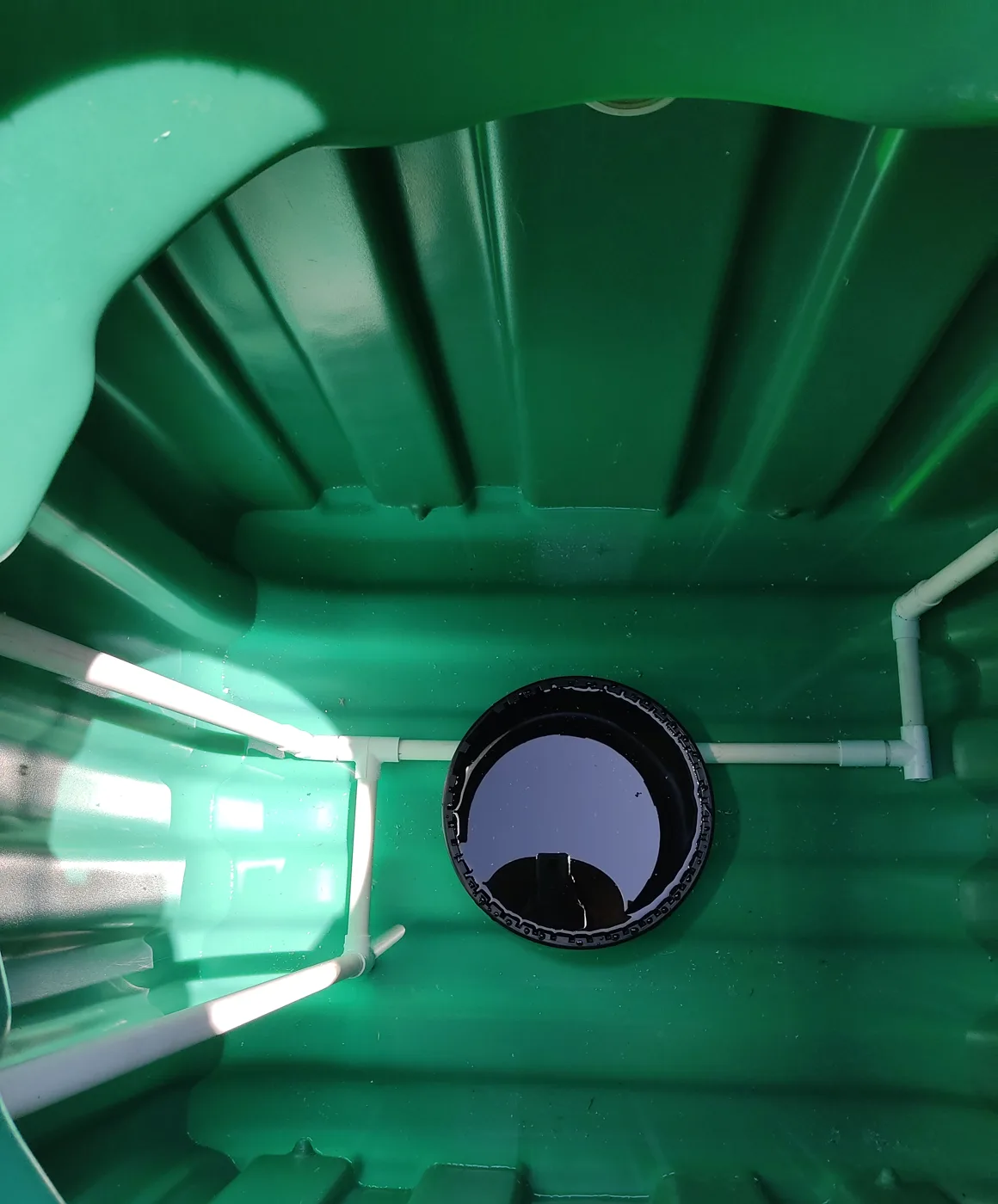 Interior del tanque con tubería de aireación